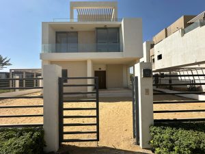 فيلا للبيع تشطيب الترا سوبر لوكس استلام فوري في “فيفث سكوير المراسم” بمساحة 450 متر