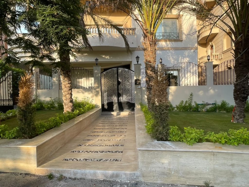 اقل سعر للبيع شقه مميزه في غرب الجولف – منطقة الوزراء